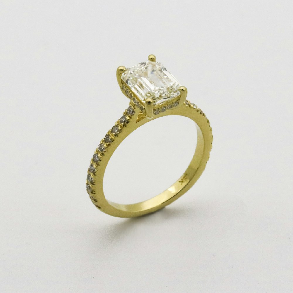 Anillo sello en oro 18K, frente liso grabable