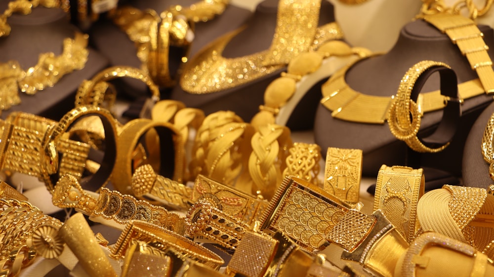 Esclava grabable en oro 18K, acabado satinado